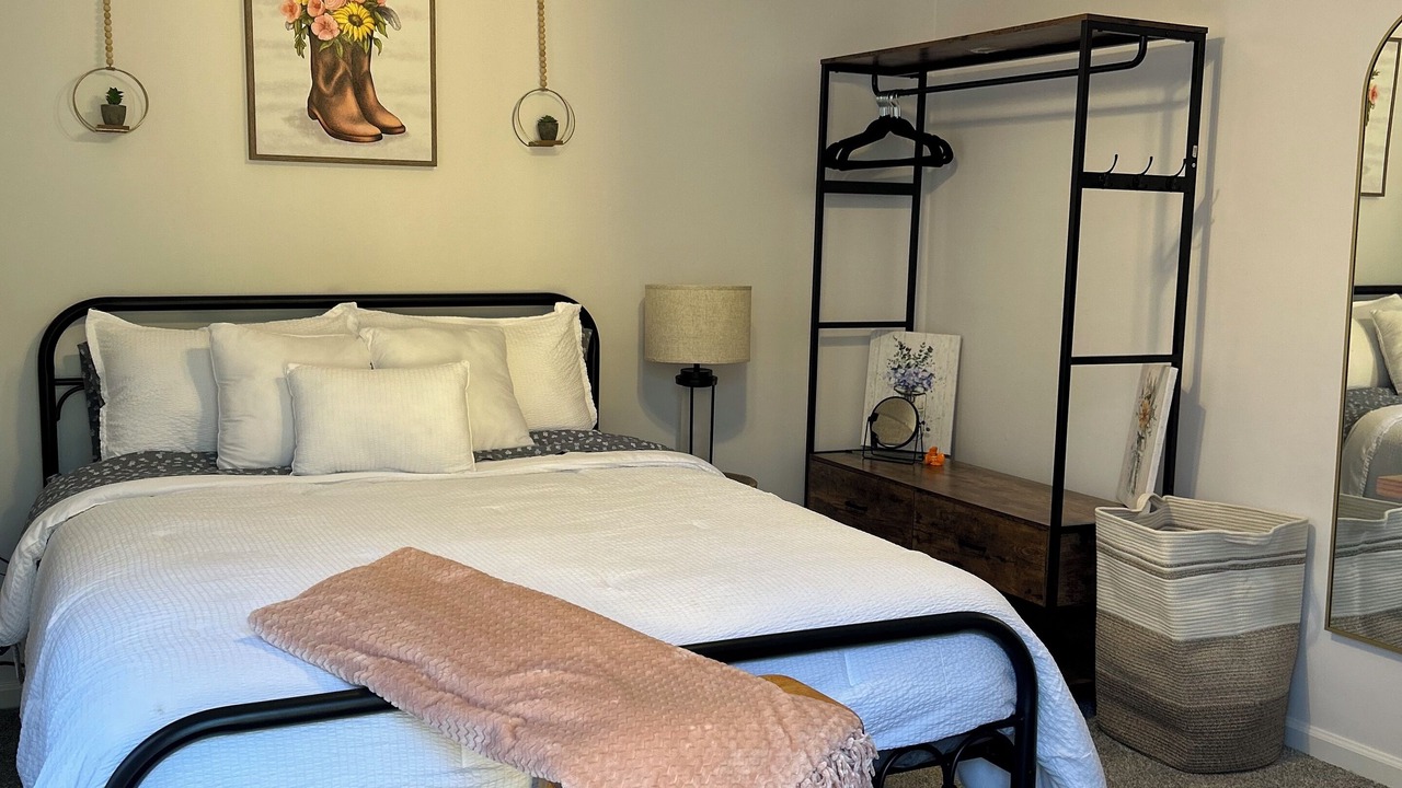 Photo of Bedroom in Weaver