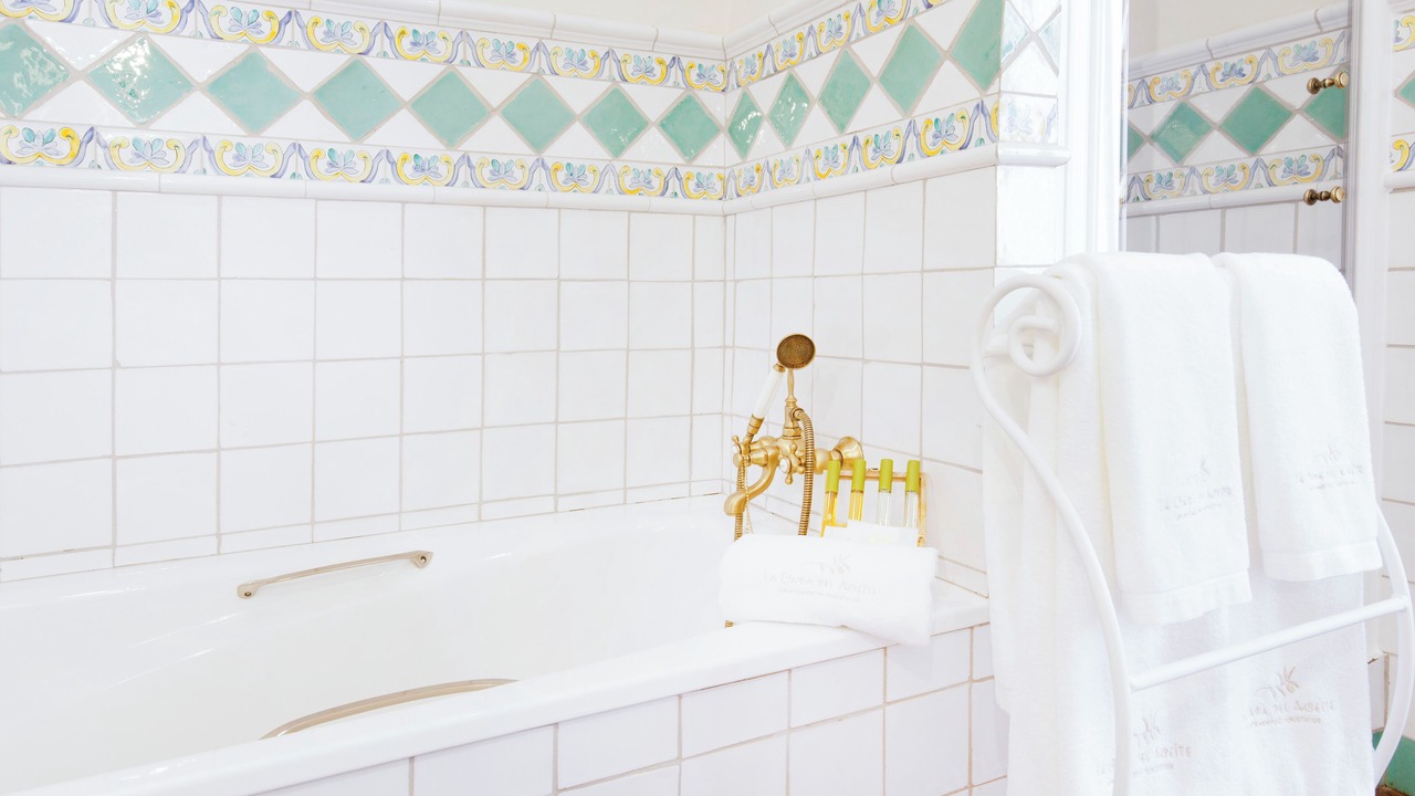 Photo of Bathroom in La Trinidad-San Juan y Todos los Santos