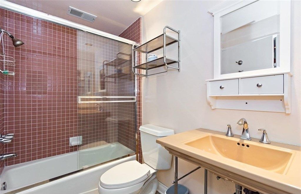 Photo of Bathroom in Central San Pedro