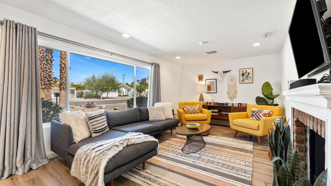 Photo of Livingroom in Desert Park Estates