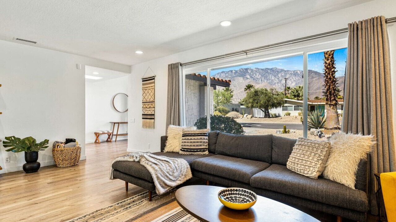 Photo of Livingroom in Desert Park Estates