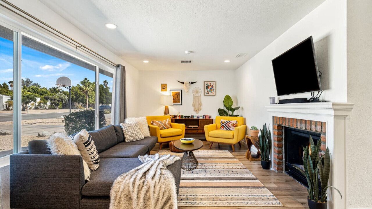 Photo of Livingroom in Desert Park Estates