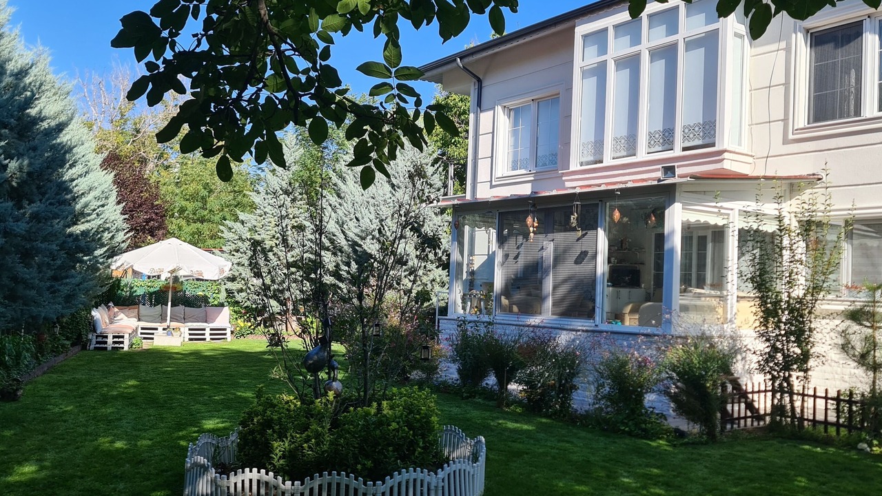 Photo of Outdoor in Nar
