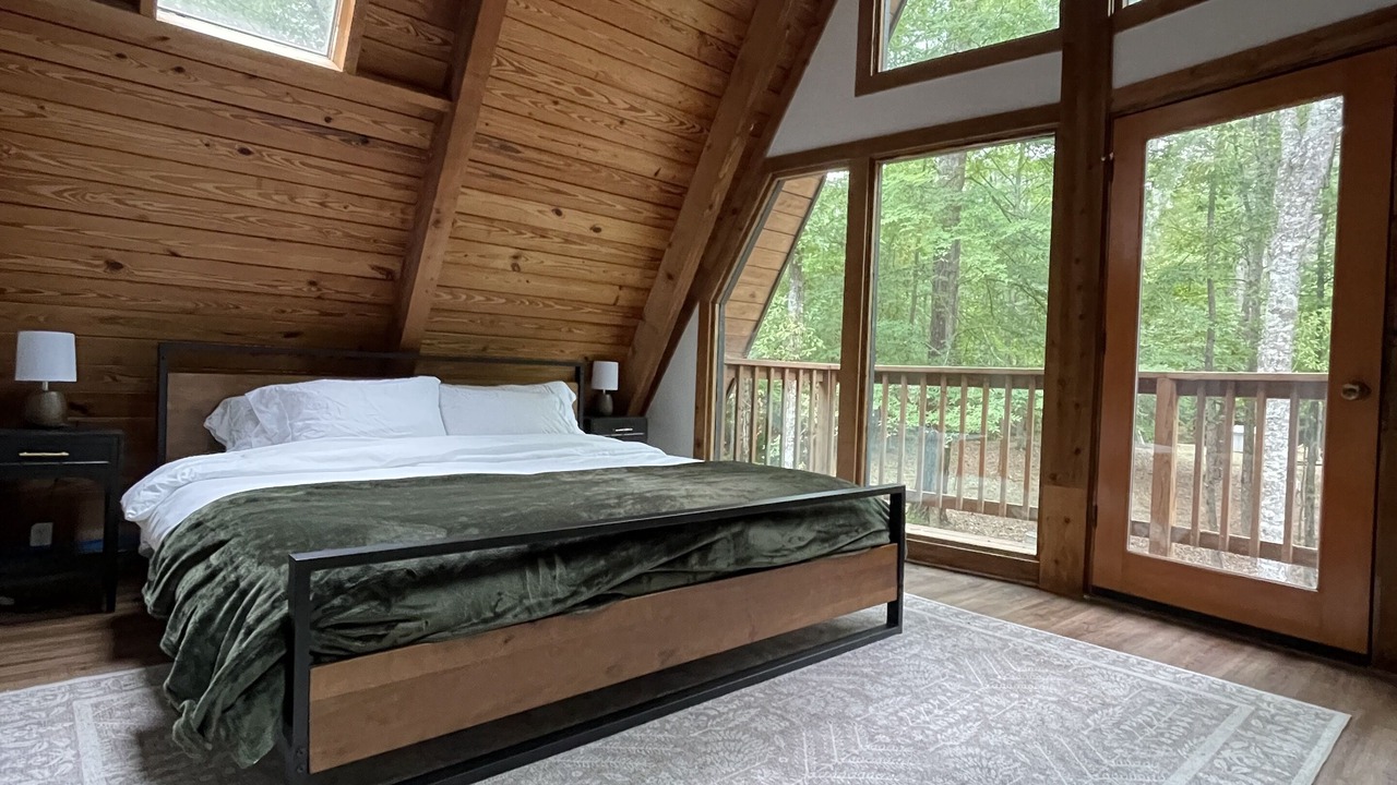 Photo of Bedroom in Chambers County