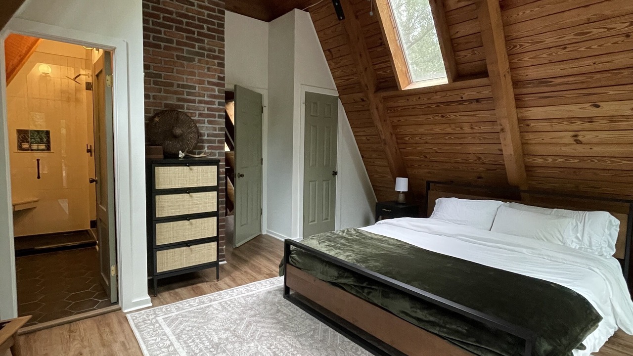 Photo of Bedroom in Chambers County