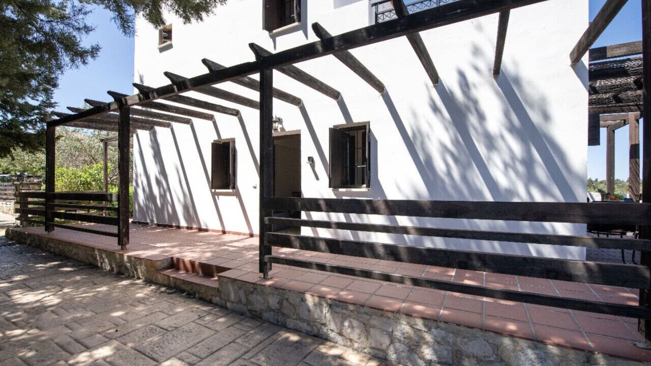 Photo of Patio Balcony in Douliana