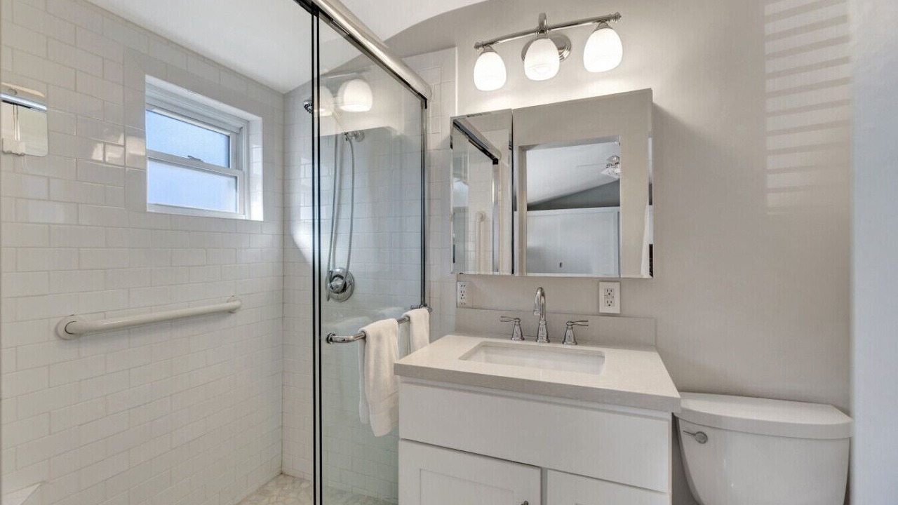 Photo of Bathroom in Corona del Mar