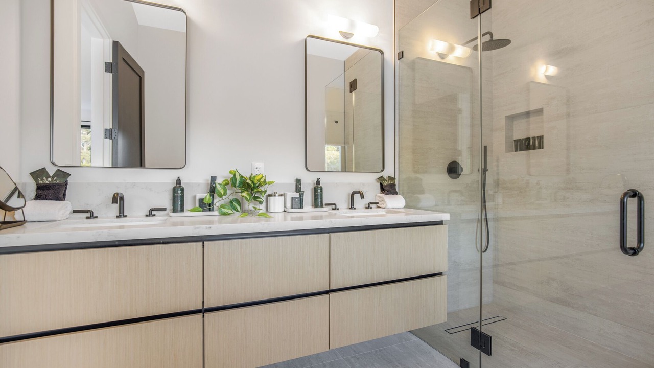 Photo of Bathroom in Hollywoodland