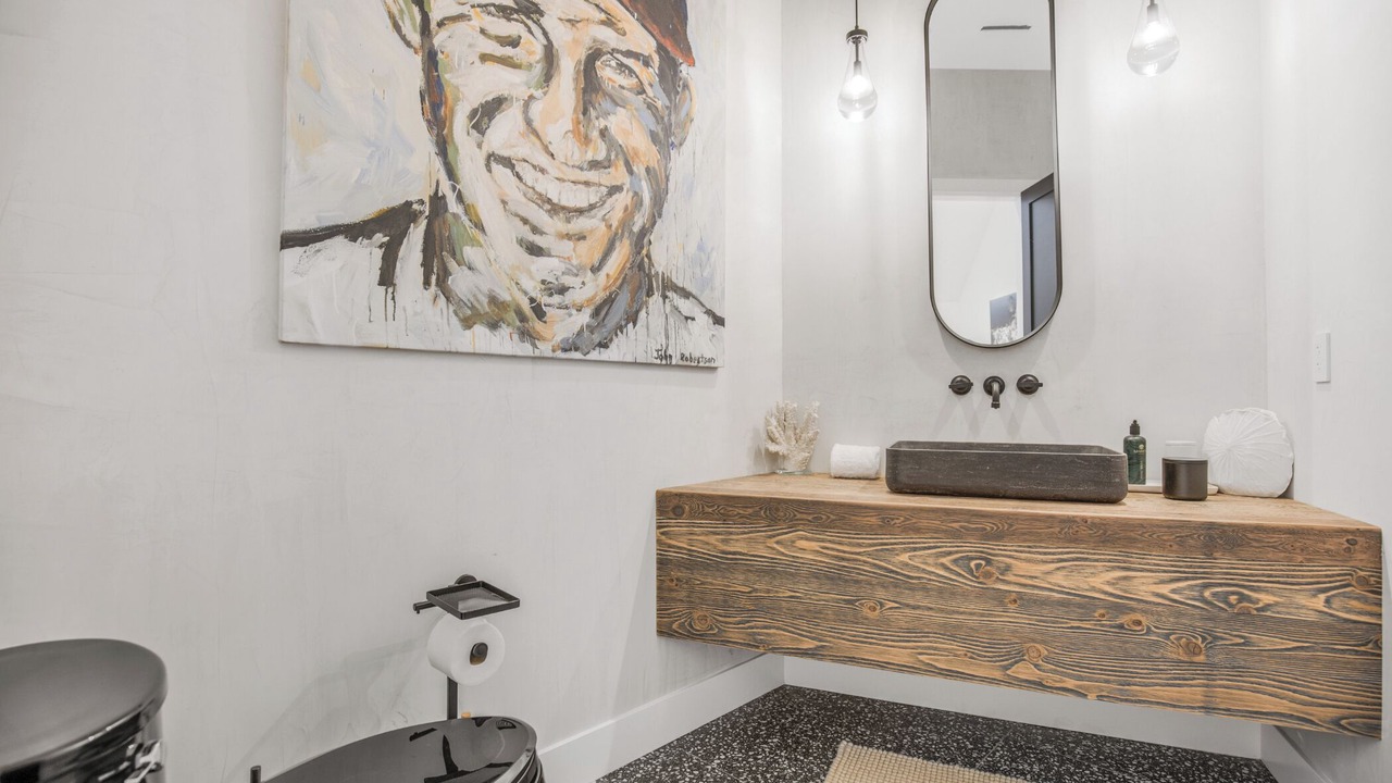 Photo of Bathroom in Hollywoodland