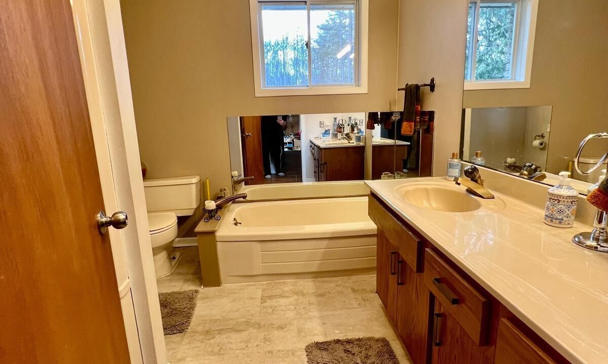 Photo of Bathroom in Oro Station