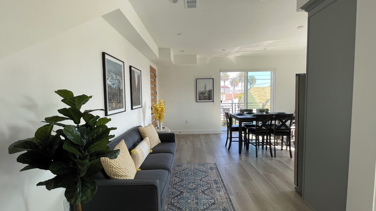 Photo of Livingroom in Wilshire