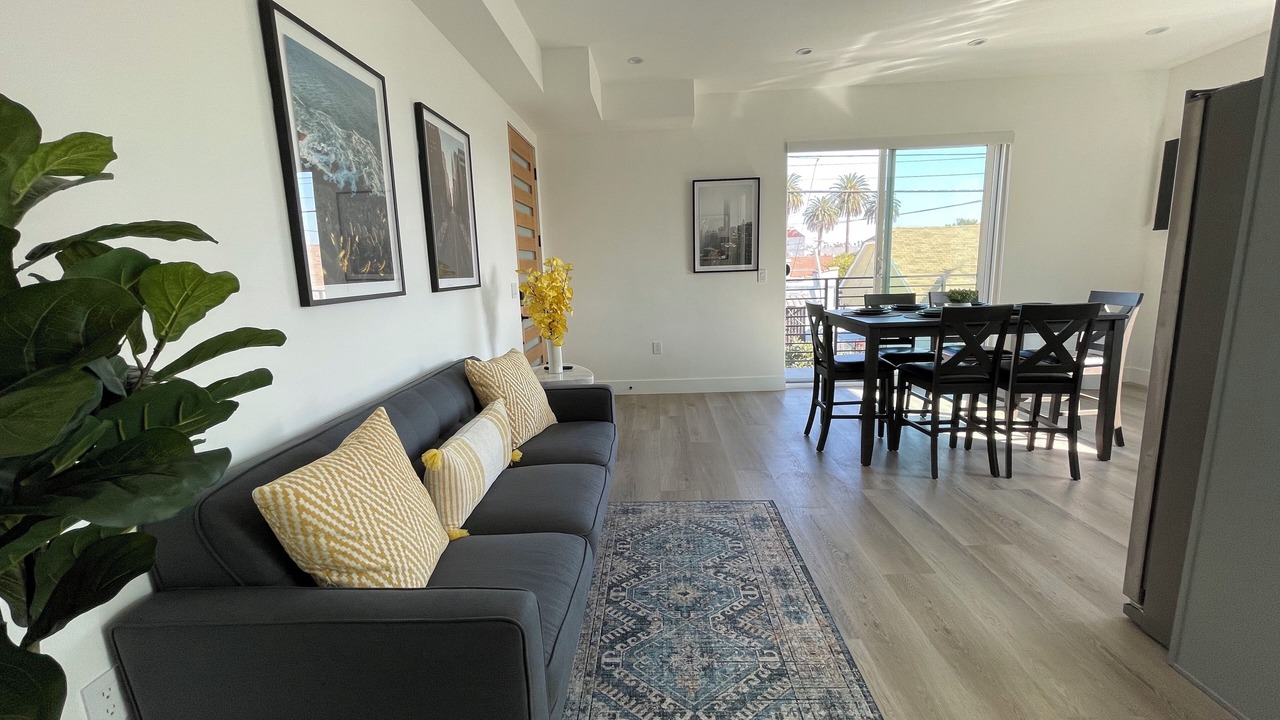 Photo of Livingroom in Wilshire