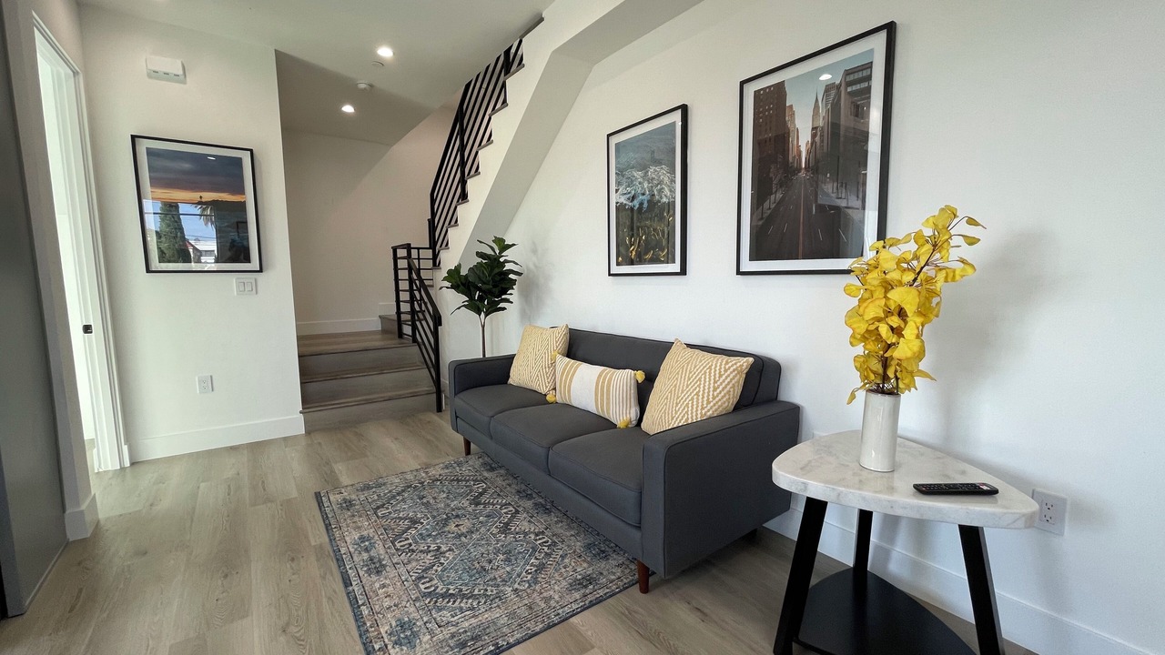 Photo of Livingroom in Wilshire