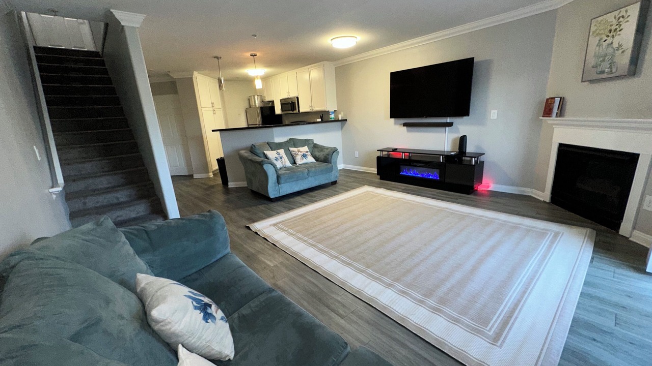 Photo of Livingroom in Warner Center