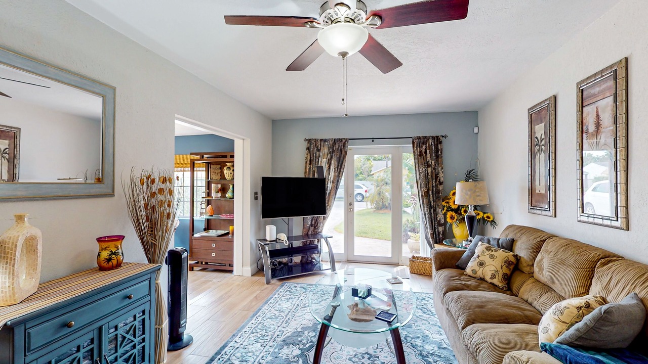 Photo of Livingroom in South Middle River