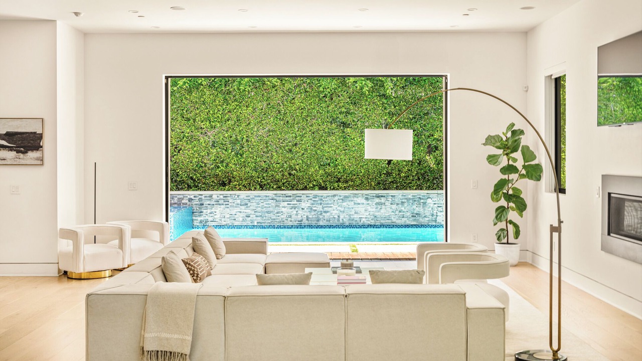 Photo of Livingroom in Mid City