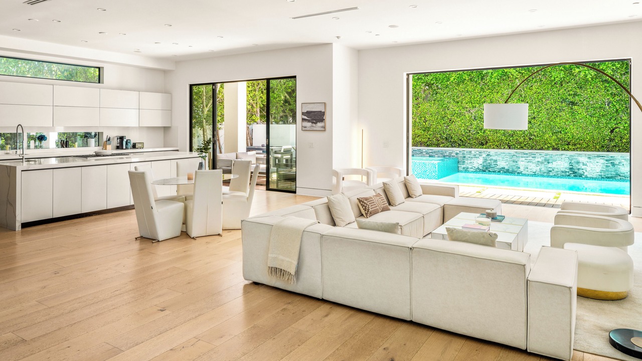 Photo of Livingroom in Mid City