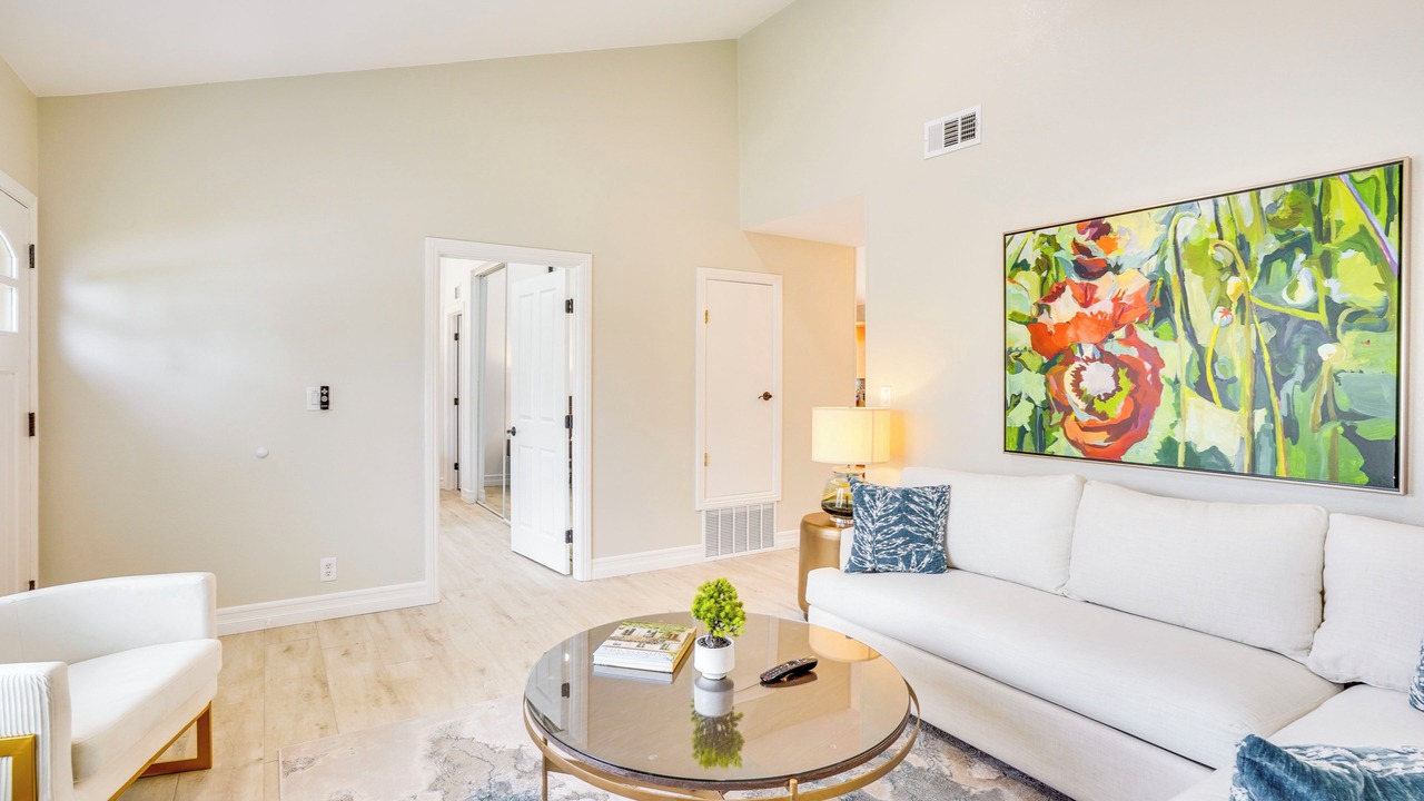 Photo of Livingroom in North Tustin