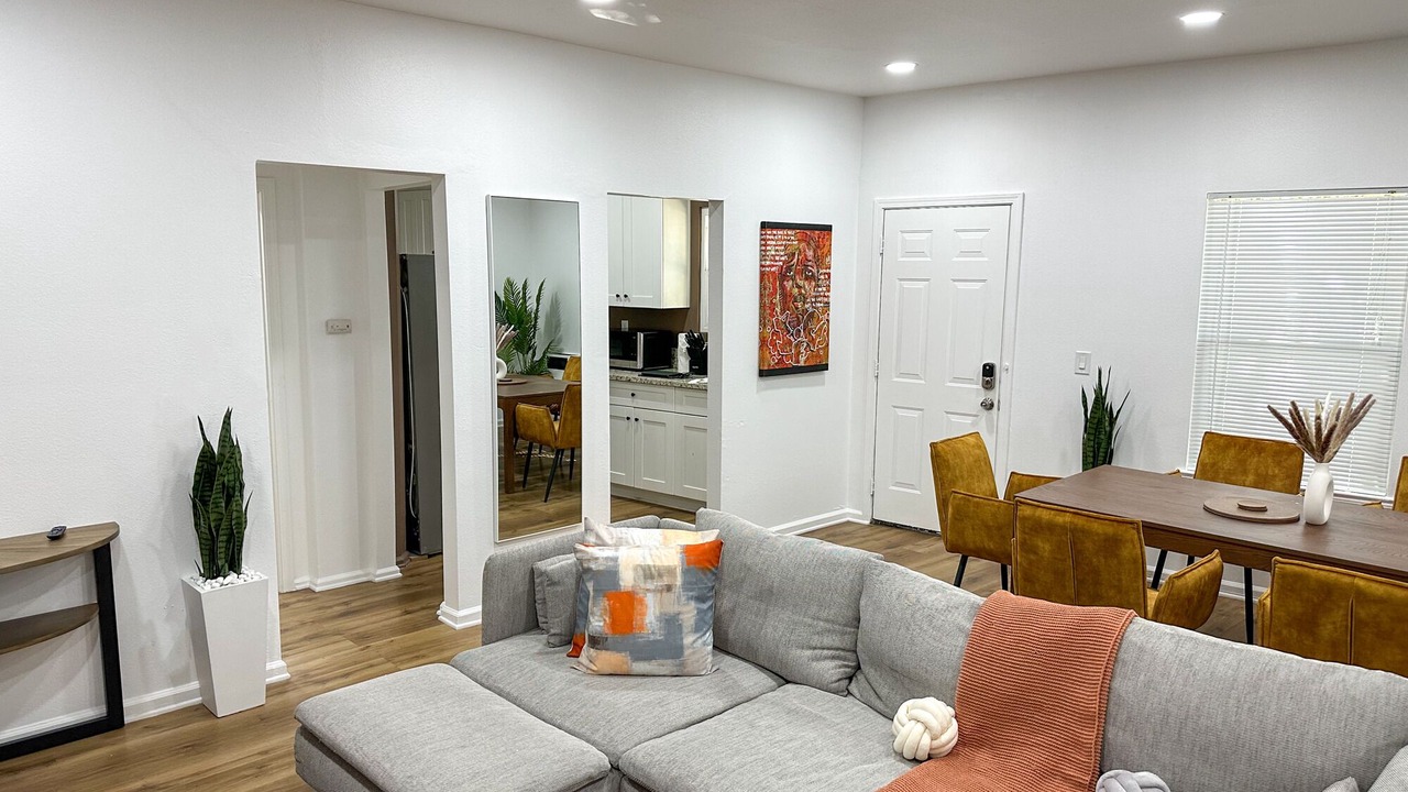Photo of Livingroom in Florence-Graham