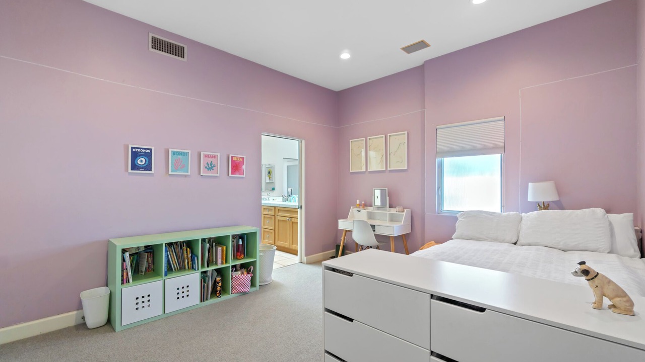 Photo of Bedroom in Silver Strand