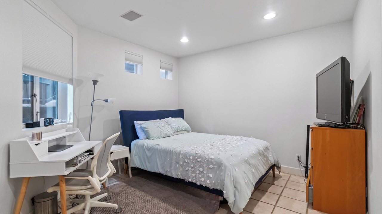 Photo of Bedroom in Silver Strand