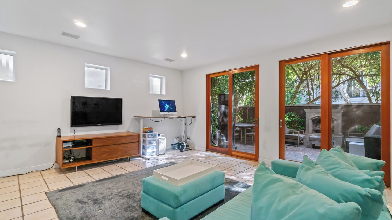Photo of Livingroom in Silver Strand