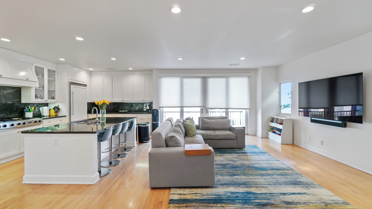 Photo of Livingroom in Silver Strand