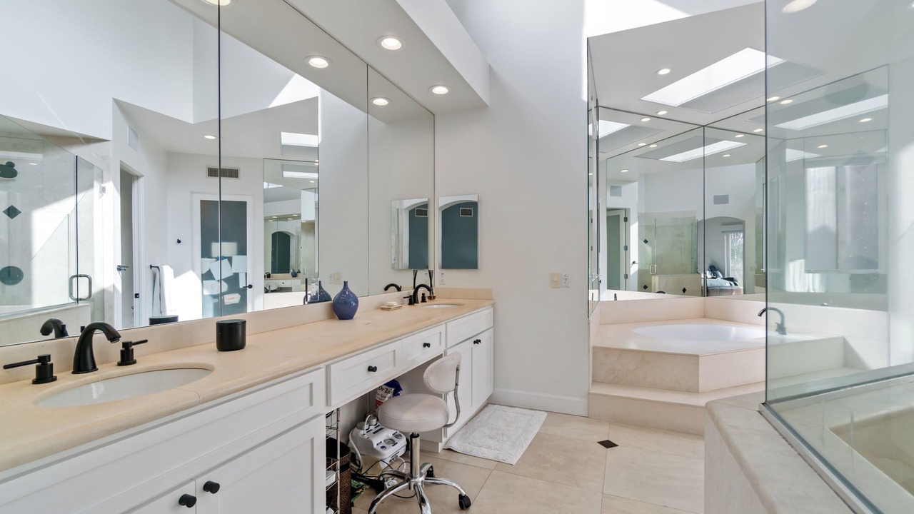 Photo of Bathroom in Silver Strand