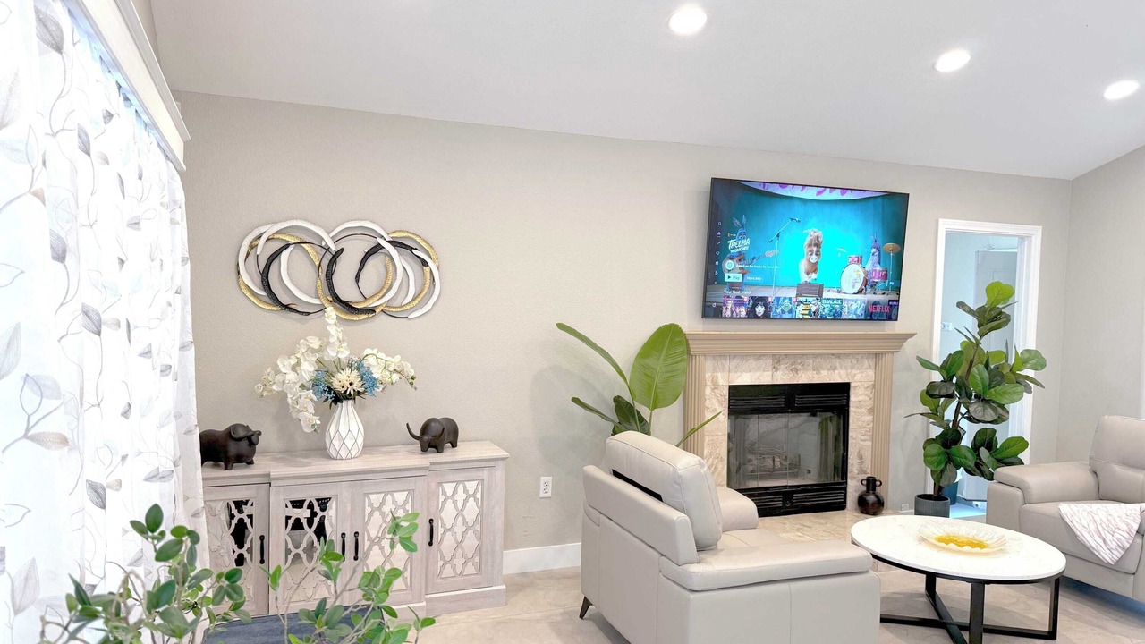 Photo of Livingroom in Sherwood Forest and Thistle Development