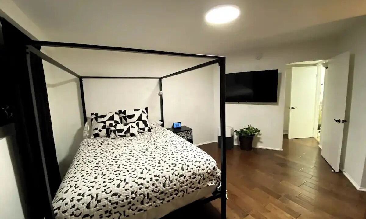 Photo of Bedroom in Hollywood Hills