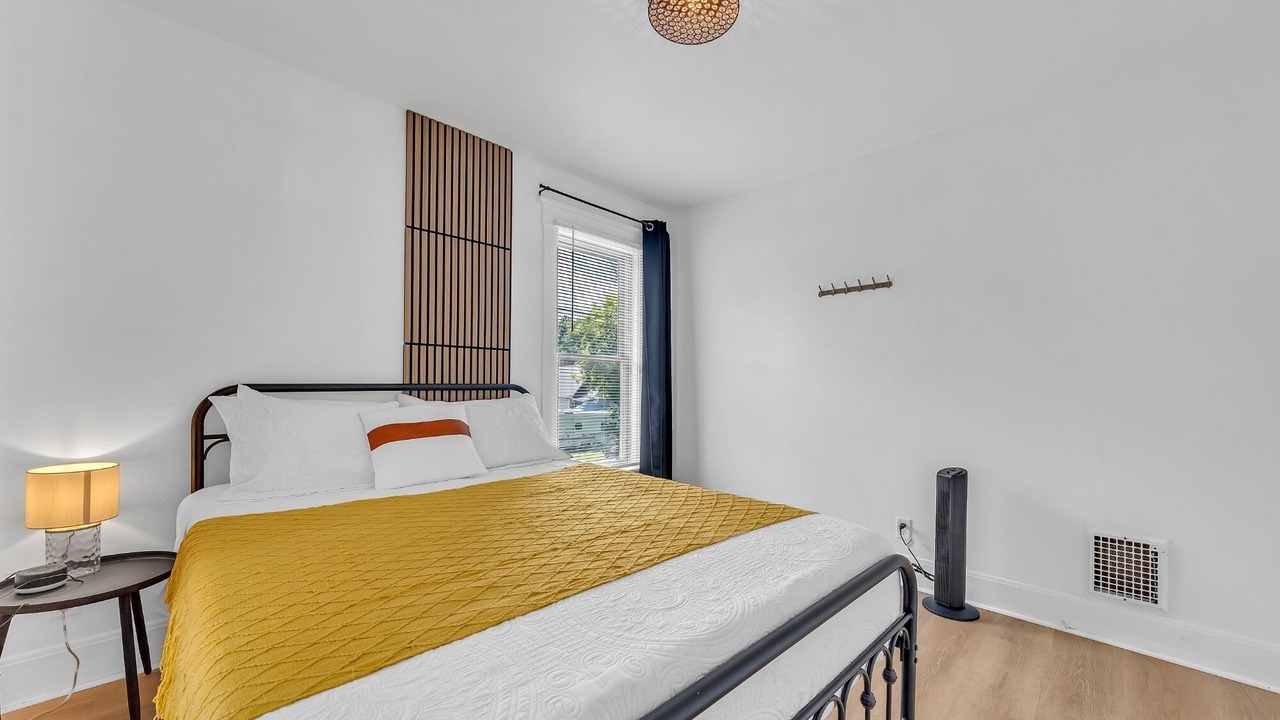 Photo of Bedroom in Downtown Niagara Falls