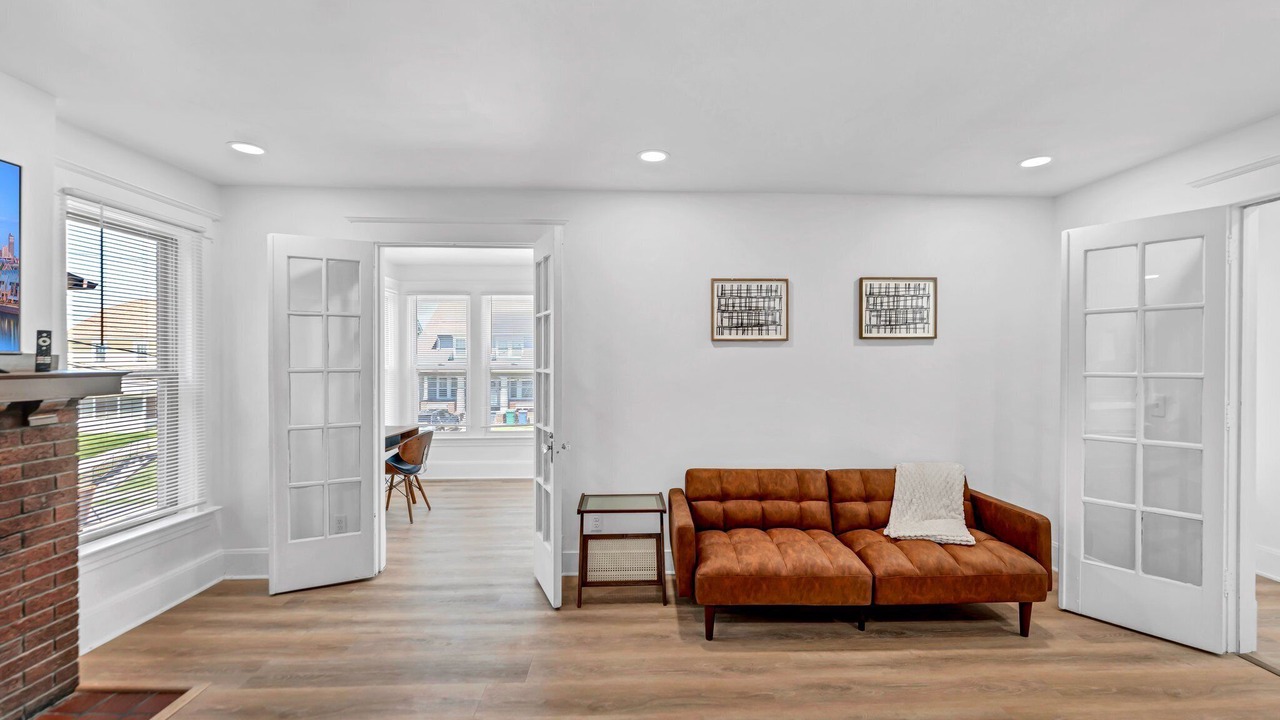 Photo of Livingroom in Downtown Niagara Falls