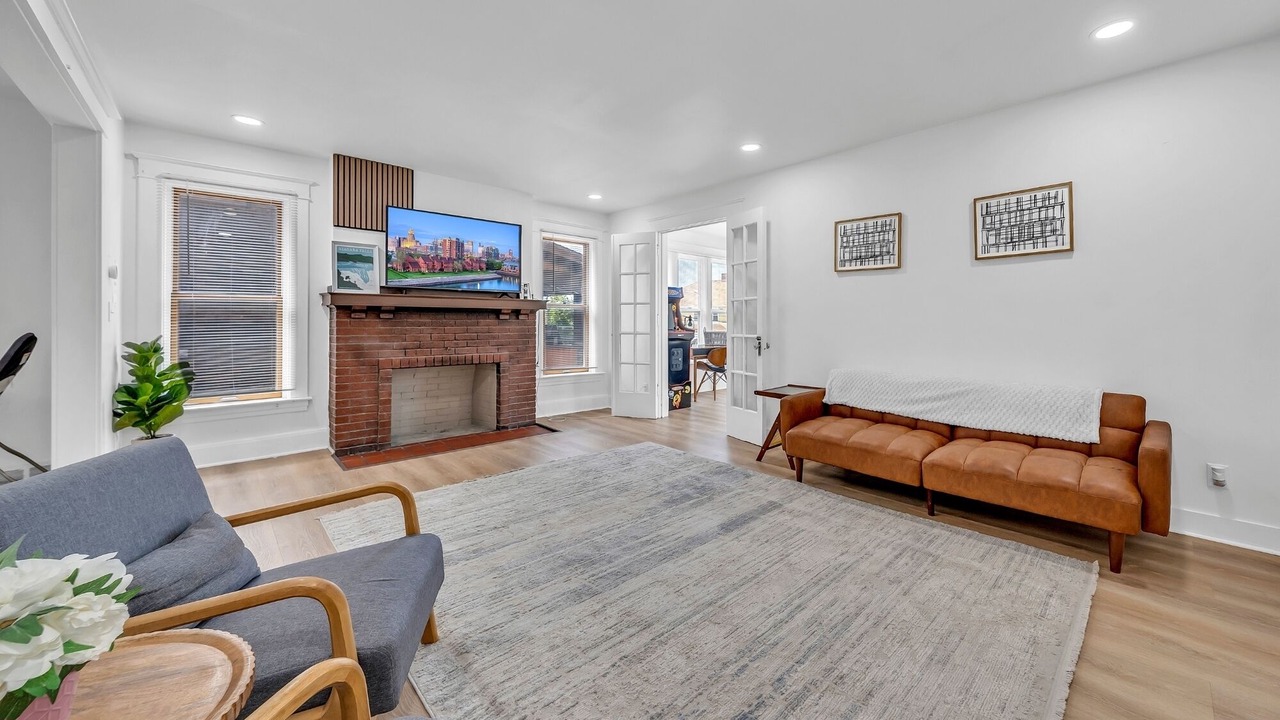 Photo of Livingroom in Downtown Niagara Falls