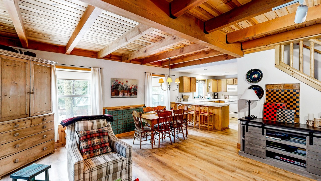 Photo of Livingroom in Tahoe Pines