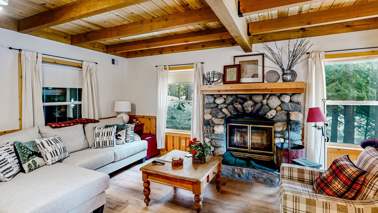 Photo of Livingroom in Tahoe Pines