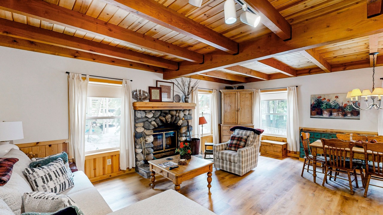 Photo of Livingroom in Tahoe Pines