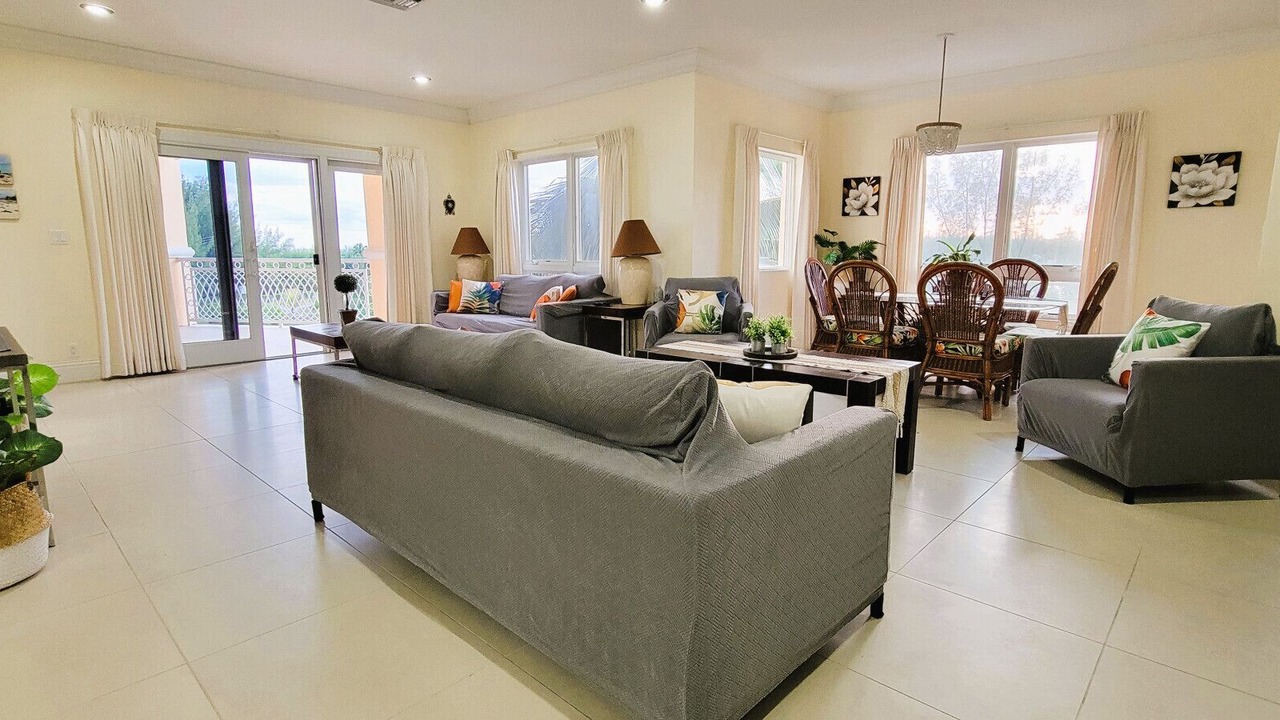 Photo of Livingroom in Bahamia West