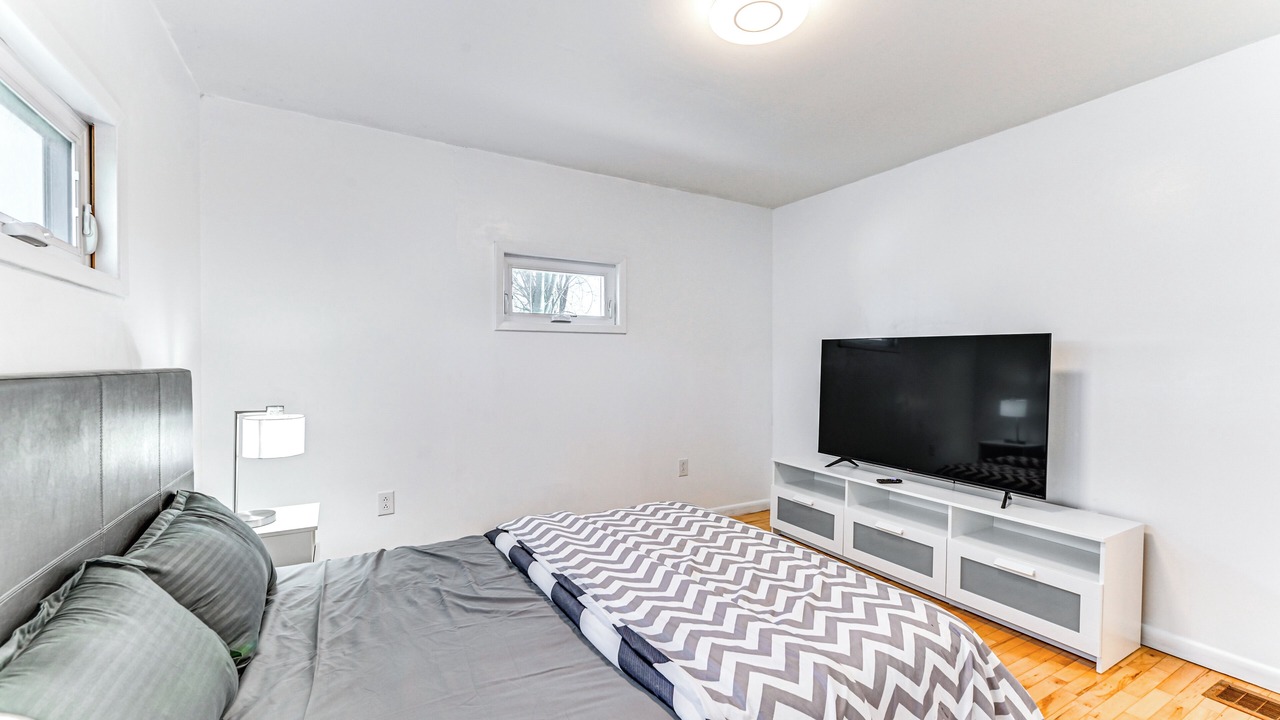 Photo of Bedroom in Scottsburg