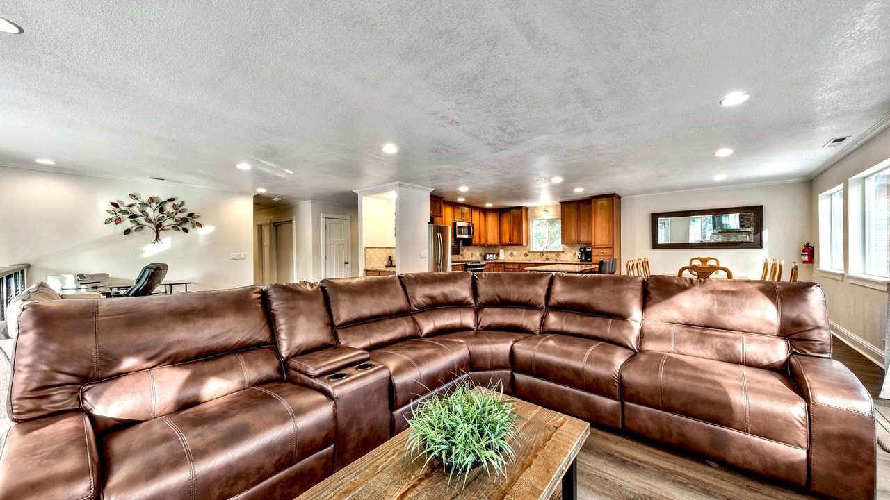 Photo of Livingroom in Round Hill Village
