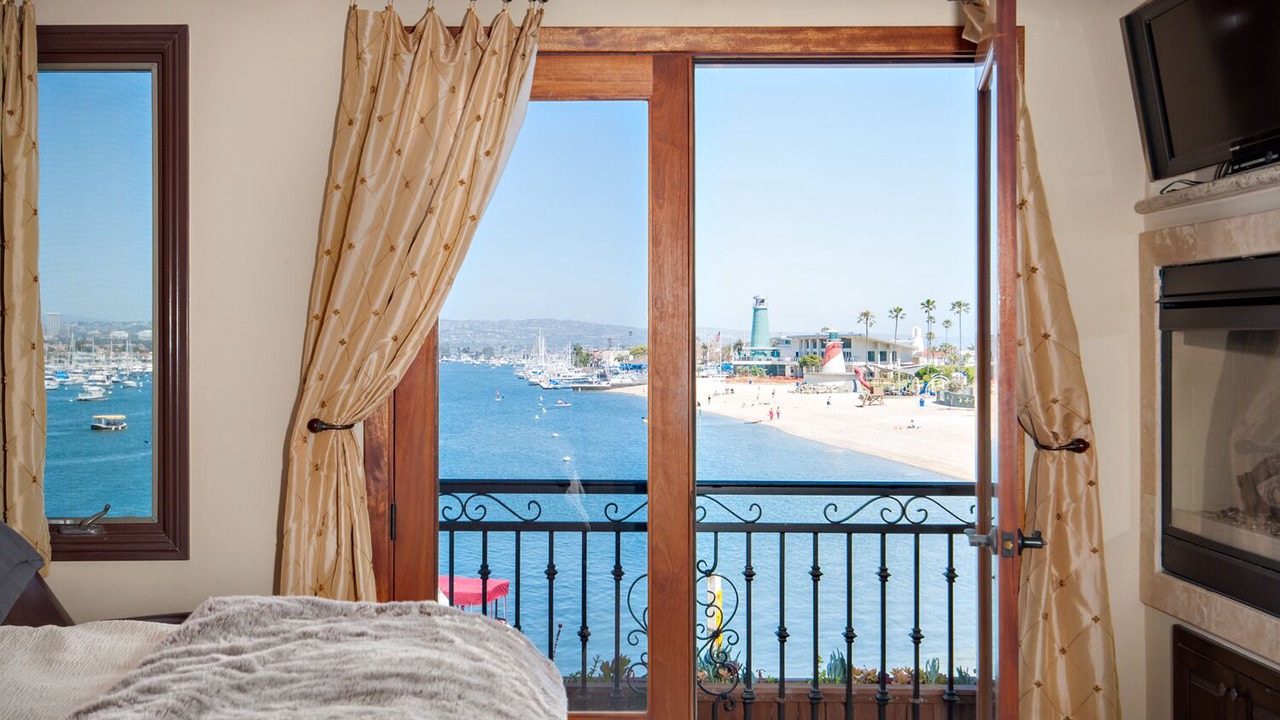 Photo of Bedroom in Balboa Peninsula