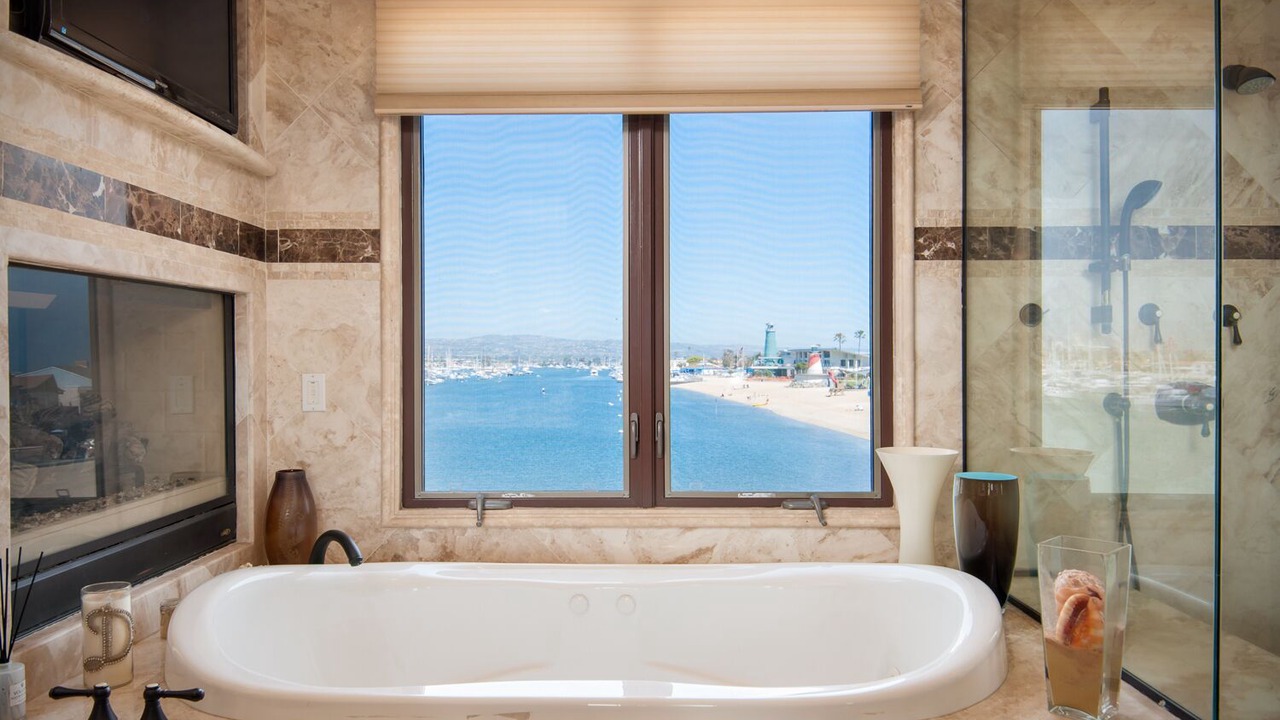 Photo of Bathroom in Balboa Peninsula
