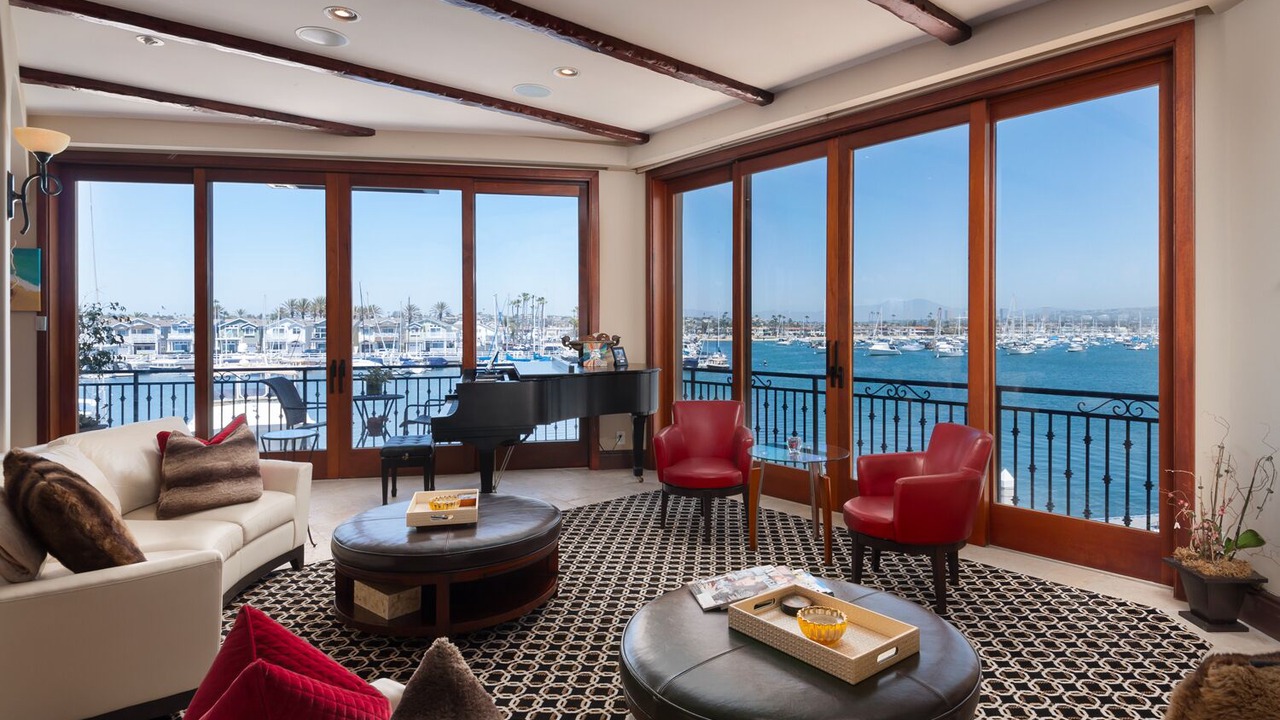 Photo of Livingroom in Balboa Peninsula