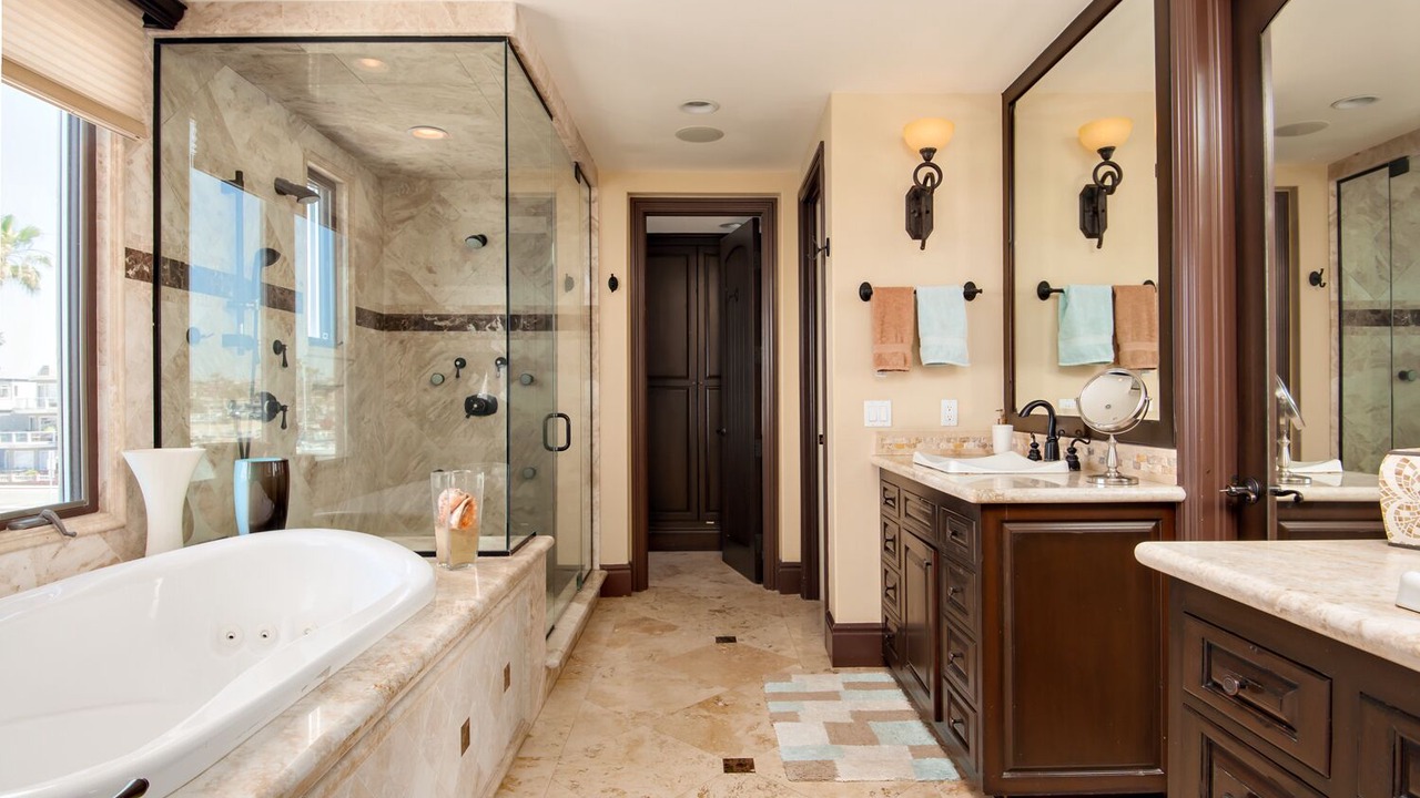 Photo of Bathroom in Balboa Peninsula
