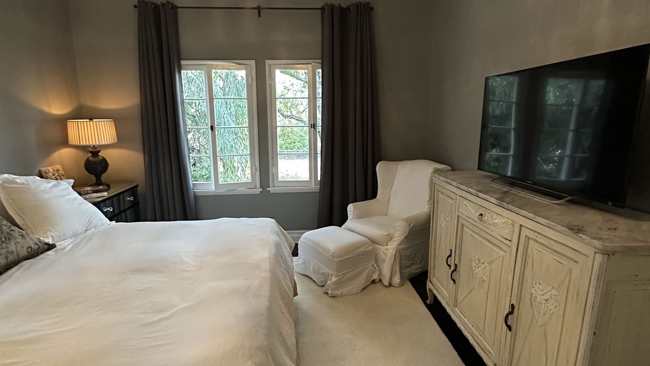 Photo of Bedroom in Mid City