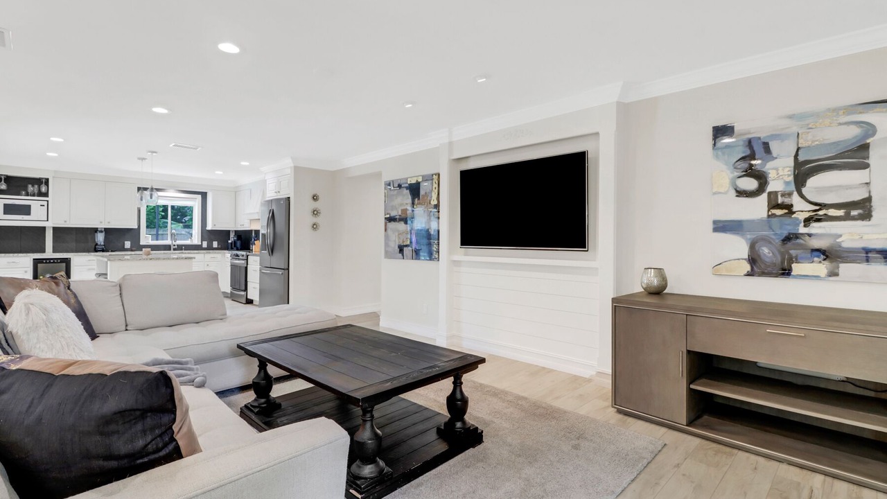 Photo of Livingroom in Willoughby Acres