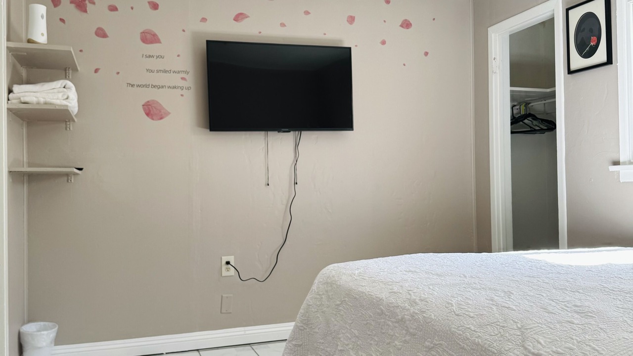 Photo of Bedroom in Midway City
