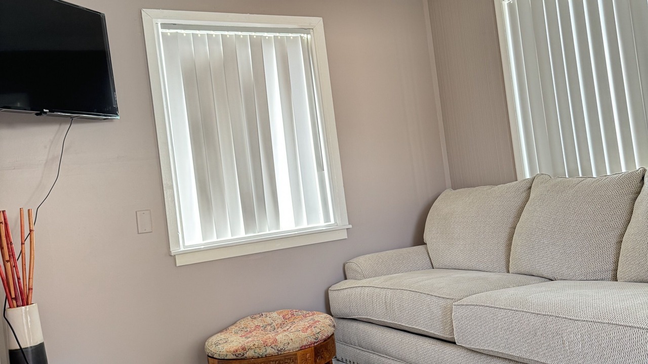 Photo of Livingroom in Midway City