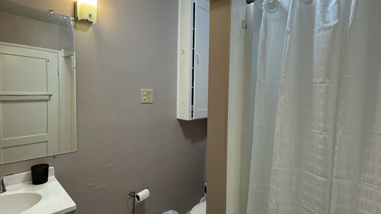 Photo of Bathroom in Midway City