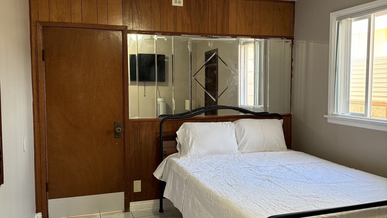 Photo of Bedroom in Midway City
