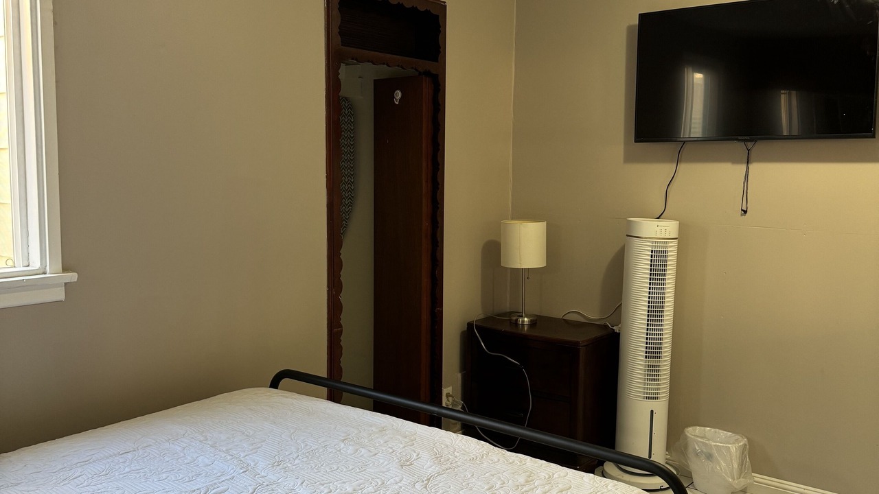 Photo of Bedroom in Midway City